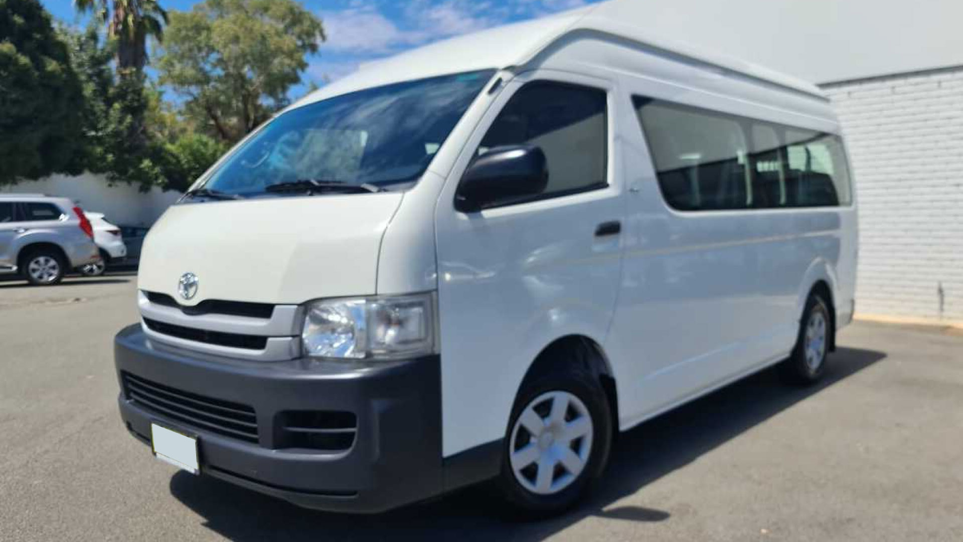 Hiace, hasta 14 pasajeros